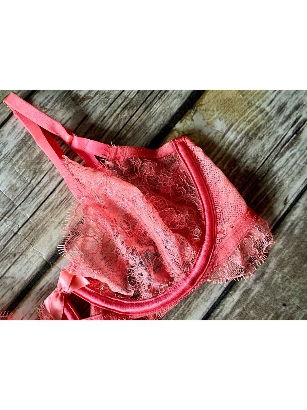 VICTORIAS SECRET SHEER LACE BRA-32D - Picture 3 of 7